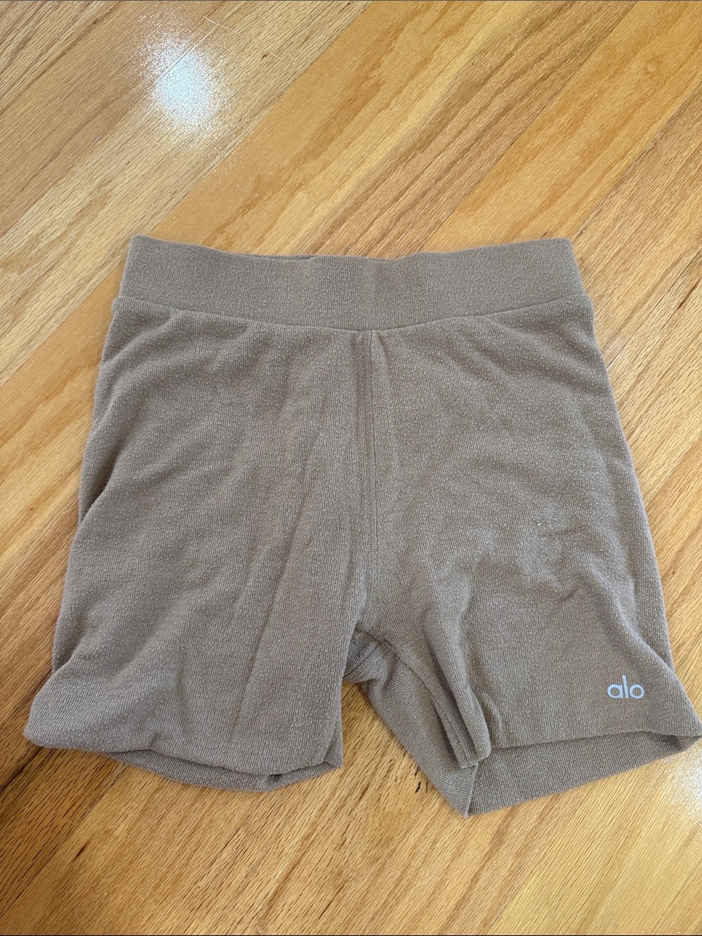ALO Yoga soft High-Rise Bike Shorts — Taupe